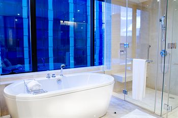 Deep Soaking Bathtub