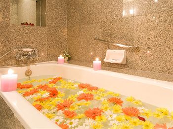 Deep Soaking Bathtub