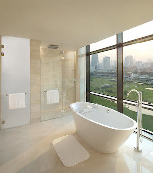 Deep Soaking Bathtub