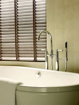 Deep Soaking Bathtub
