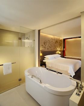 Deep Soaking Bathtub