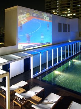 Poolside Bar