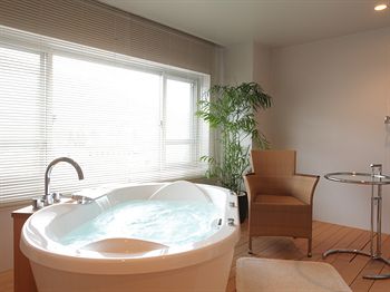 Jetted Tub