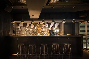 Hotel Bar