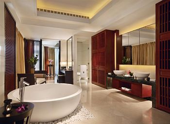 Deep Soaking Bathtub