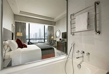 Deep Soaking Bathtub