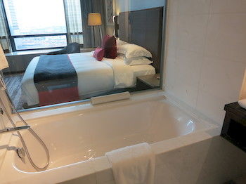 Deep Soaking Bathtub