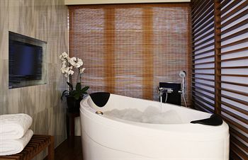 Jetted Tub