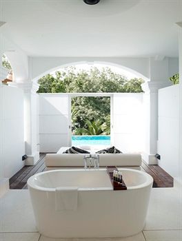 Deep Soaking Bathtub
