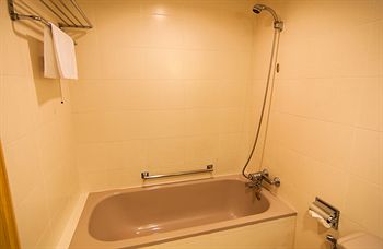 Deep Soaking Bathtub