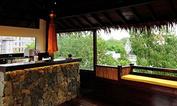 Hotel Bar