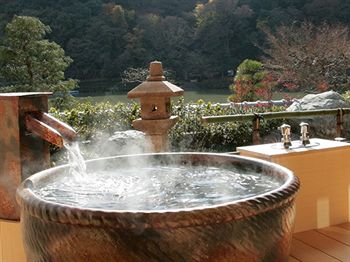 Deep Soaking Bathtub