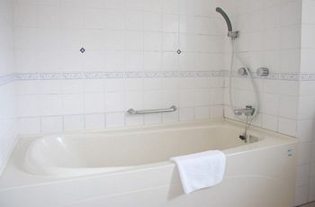 Deep Soaking Bathtub