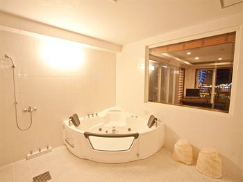 Jetted Tub