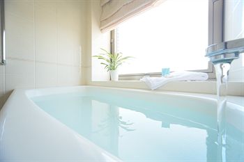 Deep Soaking Bathtub