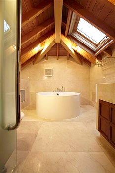 Deep Soaking Bathtub