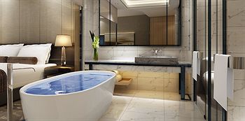 Deep Soaking Bathtub