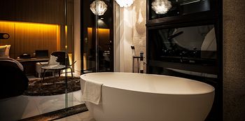 Deep Soaking Bathtub