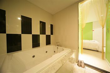 Jetted Tub