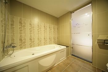 Jetted Tub