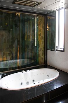 Jetted Tub