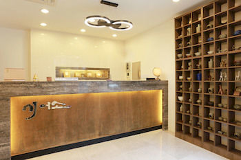 Check-in/Check-out Kiosk