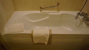 Deep Soaking Bathtub