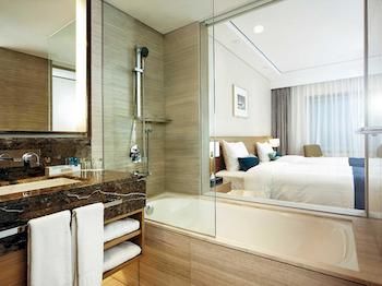 Deep Soaking Bathtub