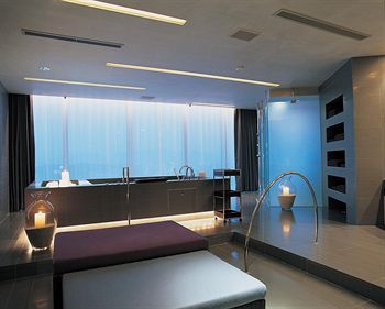 Deep Soaking Bathtub