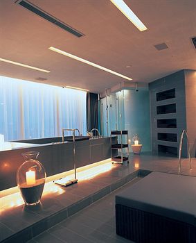 Deep Soaking Bathtub