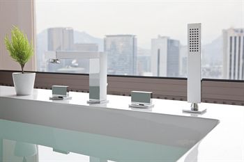 Deep Soaking Bathtub
