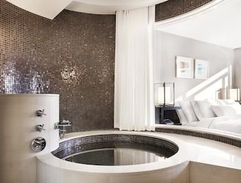 Deep Soaking Bathtub