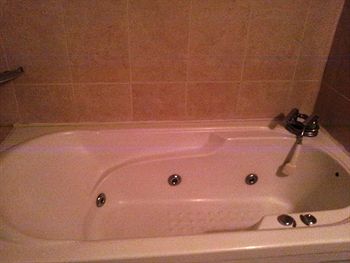 Deep Soaking Bathtub