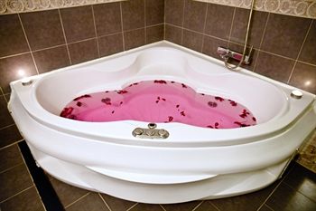 Deep Soaking Bathtub