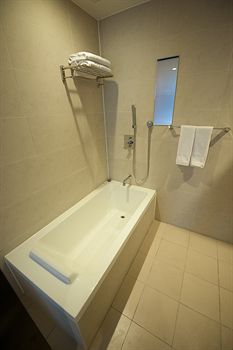 Deep Soaking Bathtub