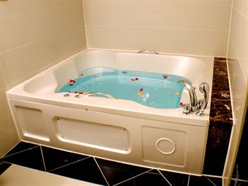 Jetted Tub