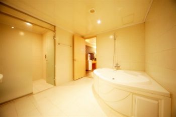 Jetted Tub
