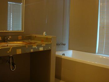Deep Soaking Bathtub