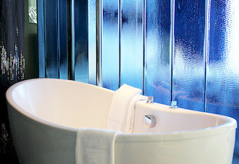 Deep Soaking Bathtub