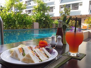 Poolside Bar