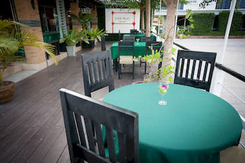 Poolside Bar
