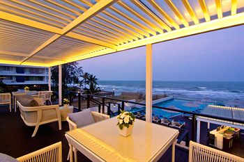 Poolside Bar