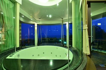 Jetted Tub