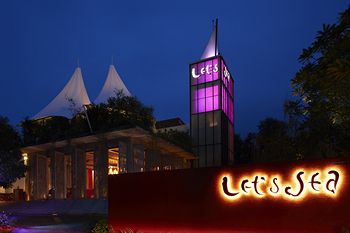 Hotel Front - Evening/Night