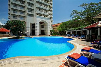普吉島森特拉海濱套房飯店 Water Front Suites Phuket by Centara