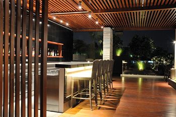 Hotel Bar