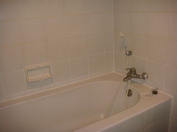 Deep Soaking Bathtub