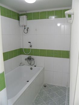 Deep Soaking Bathtub