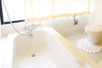 Deep Soaking Bathtub