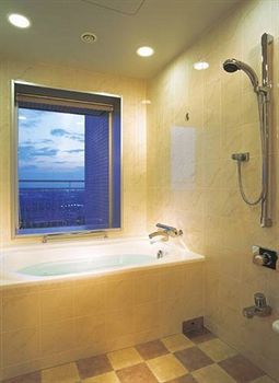 Deep Soaking Bathtub